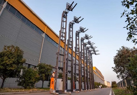 Solução logística de alta eficiência para empilhadeira retrátil de dupla profundidade