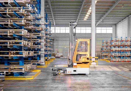 A empilhadeira multidirecional Zowell 